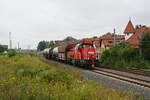 Hier zusehen ist 261 088 am 2.8.24 mit dem Nahgüterzug aus Bernburg kurz nach dem Bahnhof Baalberge.