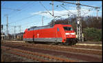 101039 hat hier am 10.3.2002 einen Interregio aus Berlin zur Weiterfahrt nach den Niederlanden gebracht und rangiert im Grenzbahnhof Bad Bentheim.