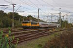 NS 1745 (560 745-9) verlässt mit einem IC von Berlin Ostbahnhof nach Amsterdam Centraal den Bahnhof Bad Bentheim.