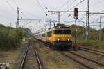 NS 1746 (560 746-7) erreicht mit einem Intercity von Amsterdam Centraal nach Berlin Ostbahnhof den Bahnhof Bad Bentheim.