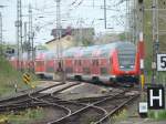 Am 2.5.2015, Einfahrt RE1 nach Rostock Hbf im Bad Kleiner Bahnhof