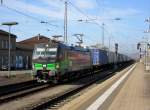193 210 von SBB / ELL zieht am 01. November 2014 einen Containerzug durch Bamberg in Richtung Nürnberg.