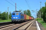 140 038-0 rauscht mit ihrem Containerzug durch den Haltepunkt Barleber See gen Magdeburg. Im Hintergrund erkennt man den Tunnel unter dem Mittellandkanal.

Barleber See 23.07.2019