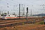 Ausfahrt am 04.10.2017 von 401 582-2  Rüdesheim  aus dem Badischen Bahnhof von Basel in Richtung Weil am Rhein. (Fotostandpunkt von öffentlich zugänglichen Parkplatz)