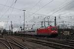 Einfahrt am 13.03.2018 von 101 058-6 mit einem ICE-Ersatzzug (Berlin Ostbahnhof - Basel SBB) und der 101 013-1 am Zugschluss in den Badischen Bahnhof von Basel.