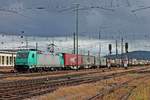 Durchfahrt am Nachmittag des 25.09.2019 von ATLU/XRAIL 185 616-0 mit einem Containerzug nach Belgien, welchen sie bis Aachen West bespannen wird, über Gleis 4 durch den Badischen Bahnhof von