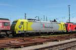 Lokportrait von Alpha Trains/RheinCargo 119 008-0, als sie am 26.06.2015 zwischen RHC DE62 (266 062-9) und RHC 2051 (185 582-4) in Basel Bad Bf abgestellt war.