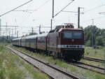 HLP 243 005 mit dem Leerpark vom Sonderzug Cottbus-Binz wurde,am 24.Juli 2021,in Bergen/Rügen,abgestellt.