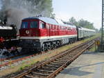 In ihre alte Heimat zurück gekehrt war,am 25.Mai 2024,die EBS 142 001 die zwischen Bergen/Rügen und Lauterbach Mole planmäßig zum Einsatz kam.Hier bei einer Pause in