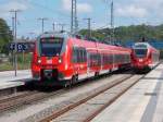 Am 29.Mai 2014 gab es zum Herrentag eine besondere Überraschung als ich den Rostocker Talent2 442 343,als RE 13008 Sassnitz-Rostock,beim Treffen von Rostocker 429 029,als RE 13025 Stralsund-Binz,in Bergen/Rügen fotografieren konnte.Übrigens die Talent2 fahren nicht zum ersten Mal auf Rügen.Einige Male konnte ich Diese als Ersatz für einem Flirt sehen.