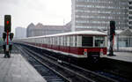 276 423 bei der Ausfahrt aus dem S-Bf. Berlin Alexanderplatz.