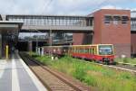 Ein 481er verlsst am 09. August 2012 als S25 nach Hennigsdorf den Bahnhof Berlin-Gesundbrunnen.