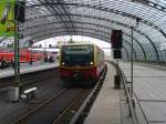 Eine Berliner S-Bahn bei der Einfahrt in den Berliner Hauptbahnhof am 11.04.2007