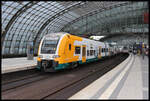ODEG Triebwagen 462004-7 steht hier am 10.6.2024 um 15.35 Uhr abfahrbereit im Berliner Hauptbahnhof.