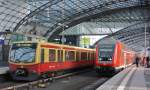 S 3 nach Erkner und S-Bahn Zusatzzug nach Portsdam Hbf. in Berlin Hbf. (01.11.2010)