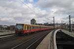 Hier 481 188-1 als eine S7 von Potsdam Hbf. nach Ahrensfelde, bei der Ausfahrt am 25.2.2012 aus Berlin Hbf.