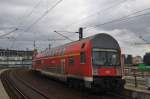 Hier ein RE1 von Berlin Charlottenburg nach Frankfurt(Oder), bei der Ausfahrt am 25.2.2012 aus Berlin Hbf.