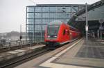 Hier ein RE2 (RE37362) von der Hansestadt Wismar nach Cottbus, bei der Ausfahrt am 16.2.2013 aus Berlin Hbf.