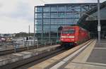 Hier 101 076-8 mit einem Leer-Reisezug, bei der Durchfahrt am 1.5.2013 durch Berlin Hbf., in Richtung Berlin Friedrichstrae.