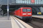 Hier 112 185 mit einem RE1 (RE18069)  Baumblten-Express  von Werder(Havel) nach Berlin Ostbahnhof, bei der Ausfahrt am 1.5.2013 aus Berlin Hbf.