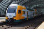Hier 445 108-4 als RE2 (RE37370) von Bad Kleinen nach Berlin Ostbahnhof, bei der Ausfahrt am 27.6.2013 aus Berlin Hbf. 