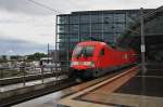 Hier 182 002 mit einem RE1 (RE18187) von Brandenburg Hbf. nach Frankfurt(Oder), bei der Ausfahrt am 14.6.2014 aus Berlin Hbf. 