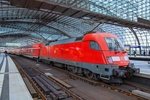 RE 18178 auf Gleis 13 im Hbf Berlin mit der Schublok 182 014 kurz vor der Abfahrt nach Brandenburg Hbf. - 06.10.2016
