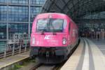 5 370 001 der PKP IC mit dem Berlin-Warszawa-Express bei der Ausfahrt in Berlin Hauptbahnhof am 22.04.2017.