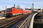 143 267 fährt am 02.01.2020 mit der RB14 (RB18616)  Airport-Express  von Berlin Schönefeld Flughafen nach Nauen in den Berliner Hauptbahnhof ein. 