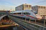 412 201 (7812 201-8) fährt am 18.12.2020 als ICE547 von Düsseldorf Hauptbahnhof nach Berlin Ostbahnhof zusammen mit 412 209 (6812 209-3) als ICE557 von Köln Hauptbahnhof nach Berlin