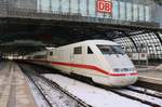 401 554-1  Flensburg  fährt am 13.02.2021 als ICE800 von München Hauptbahnhof nach Hamburg-Altona in den Berliner Hauptbahnhof ein.