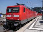 BR 112 112-8 als RE2 nach Rathenow bei der Ausfahrt Berlin Hbf. Aufgenommen am 05.08.07