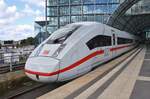 412 212 (7812 212-5) hat am 08.08.2021 als ICE843 von Düsseldorf Hauptbahnhof nach Berlin Ostbahnhof den Berliner Hauptbahnhof erreicht.