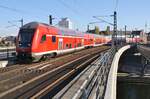 RB14 (RB18616)  Airport-Express  von Flughafen Berlin/Brandenburg Terminal 1-2 nach Nauen erreicht am 30.10.2021 den Berliner Hauptbahnhof.