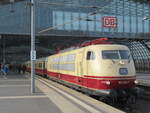 DB Museum Koblenz 103 245 mit den F336 von Remagen nach Berlin Ostbahnhof in Berlin Hbf am 09.11.2024 um 13:20    Lok Nvr Nummer: 91 80 6 103 245-7 D-DBM