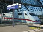 ICE 879 mit ICE-1 401 053 nach Basel SBB beim Halt am 31.08.2008 im Berliner Hbf.