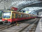 BR 481 als S7 nach S+U Bahnhof Berlin-Lichtenberg im Hauptbahnhof Berlin.