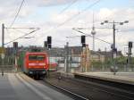 112 184-7 fhrt mit dem RE 2 nach Rathenow in Berlin Hbf ein.