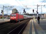 IC140 nach Schiphol (Airport) kommt mit 101 116-2 in den Berliner Hbf reingefahren.