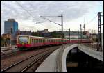 Einfahrt einer S-Bahn in den Lehrter Bahnhof.