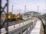 Blick auf den neuen Lehrter Bahnhof von einem IR aus am 13.7.02