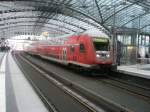 Hier ein RE1 nach Brandenburg Hbf., bei der Einfahrt am 17.10.2009 in Berlin Hbf.