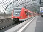 Hier 423 671-7 als S-Bahn Ersatzzug von Berlin Ostbahnhof nach Potsdam Hbf., bei der Ausfahrt am 18.10.2009 aus Berlin Hbf.