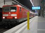  BR 143-644-3 BH Frankfurt am Main mit einer Regionalbahn von Berlin HBF nach Wustermark am 17.02.2010 in den Abendstunden in Berlin HBF