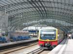 Der im Bau befindliche neue Hauptbahnhof von Berlin am 13.07.2005.