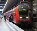 RE der Linie 2 steht hier mit dem Umleiterzug im Berliner Hbf(tief) bereit.