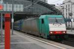 186 130 hat einen Reisezug nach Kiew am Haken und wartet im Berliner Hauptbahnhof auf die Aussfahrt.05.02.2011.