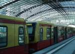 Impressionen Berlin Hauptbahnhof: S-Bahn Richtung Osten.