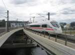 Hier 605 507-4 und 605 018-1 als ICE381 von Aarhus und als ICE38 von Koebenhavn H nach Berlin Ostbahnhof, bei der Ausfahrt am 18.6.2011 aus Berlin Hbf.