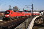 Hier 182 014-1 mit einem RE2 von Cottbus nach Wismar, bei der Einfahrt am 30.1.2012 in Berlin Hbf.